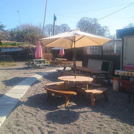 Matty'S Pub - Apartment'S Карлоу Экстерьер фото