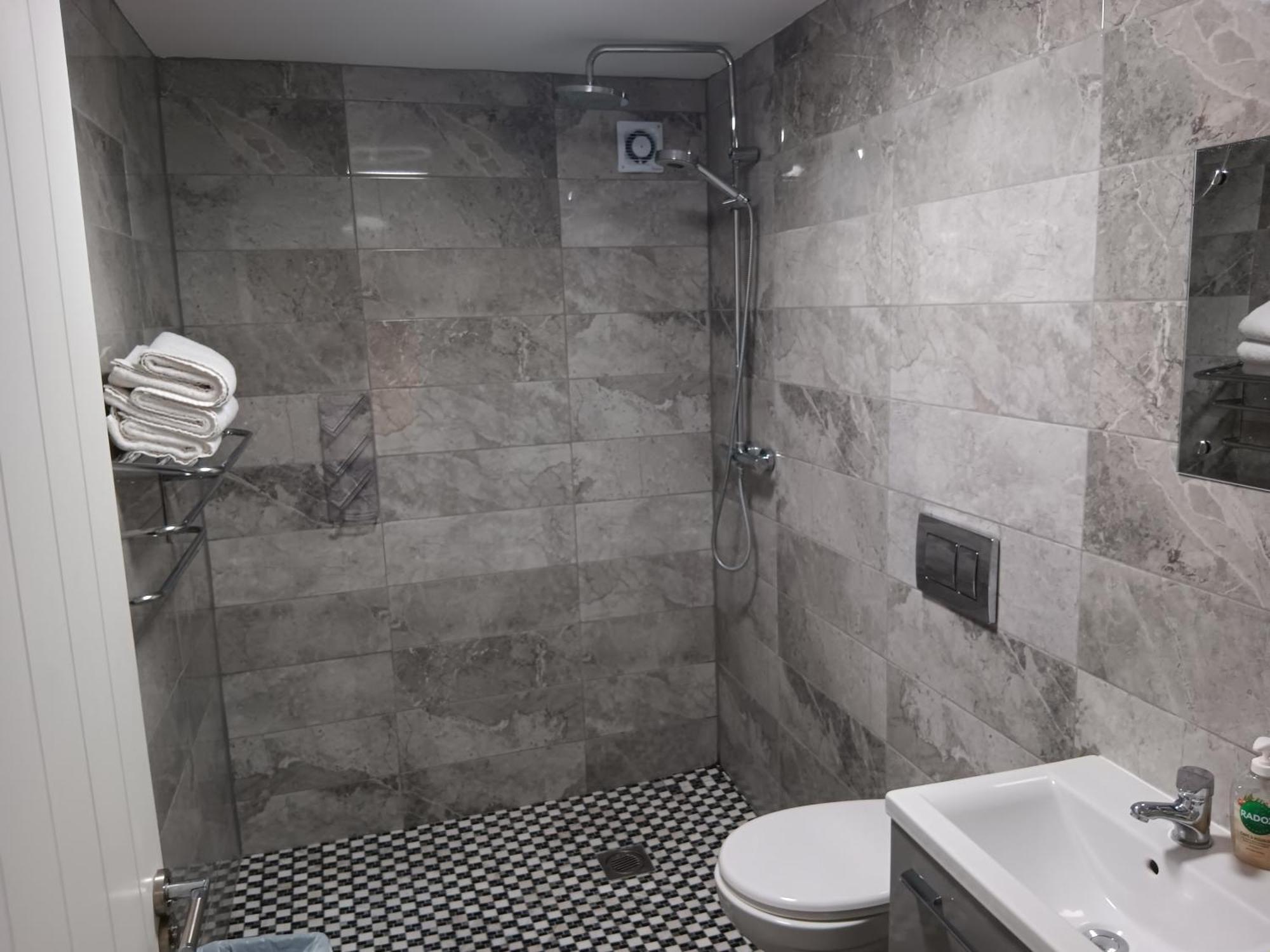 Matty'S Pub - Apartment'S Карлоу Номер фото