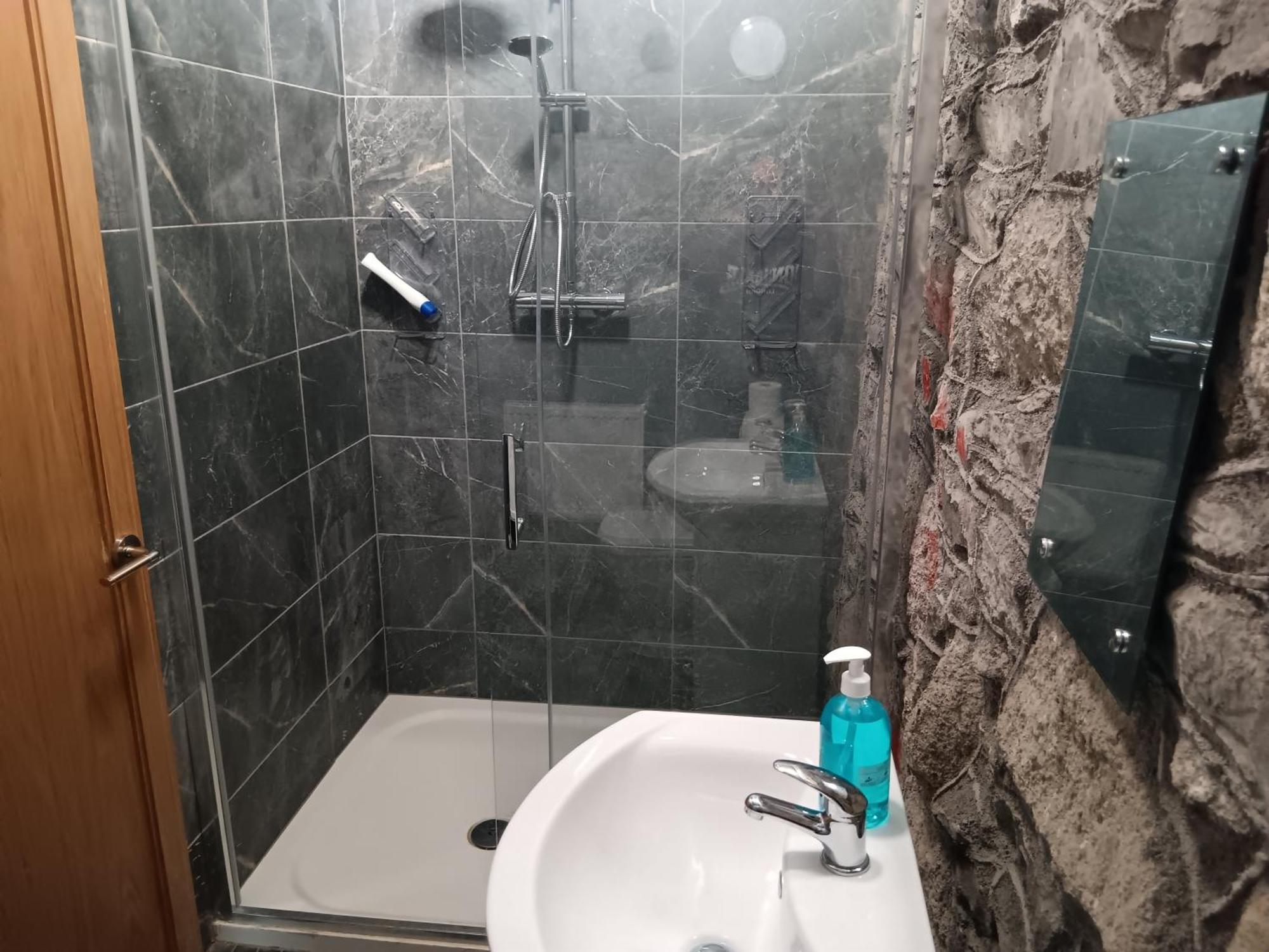 Matty'S Pub - Apartment'S Карлоу Номер фото