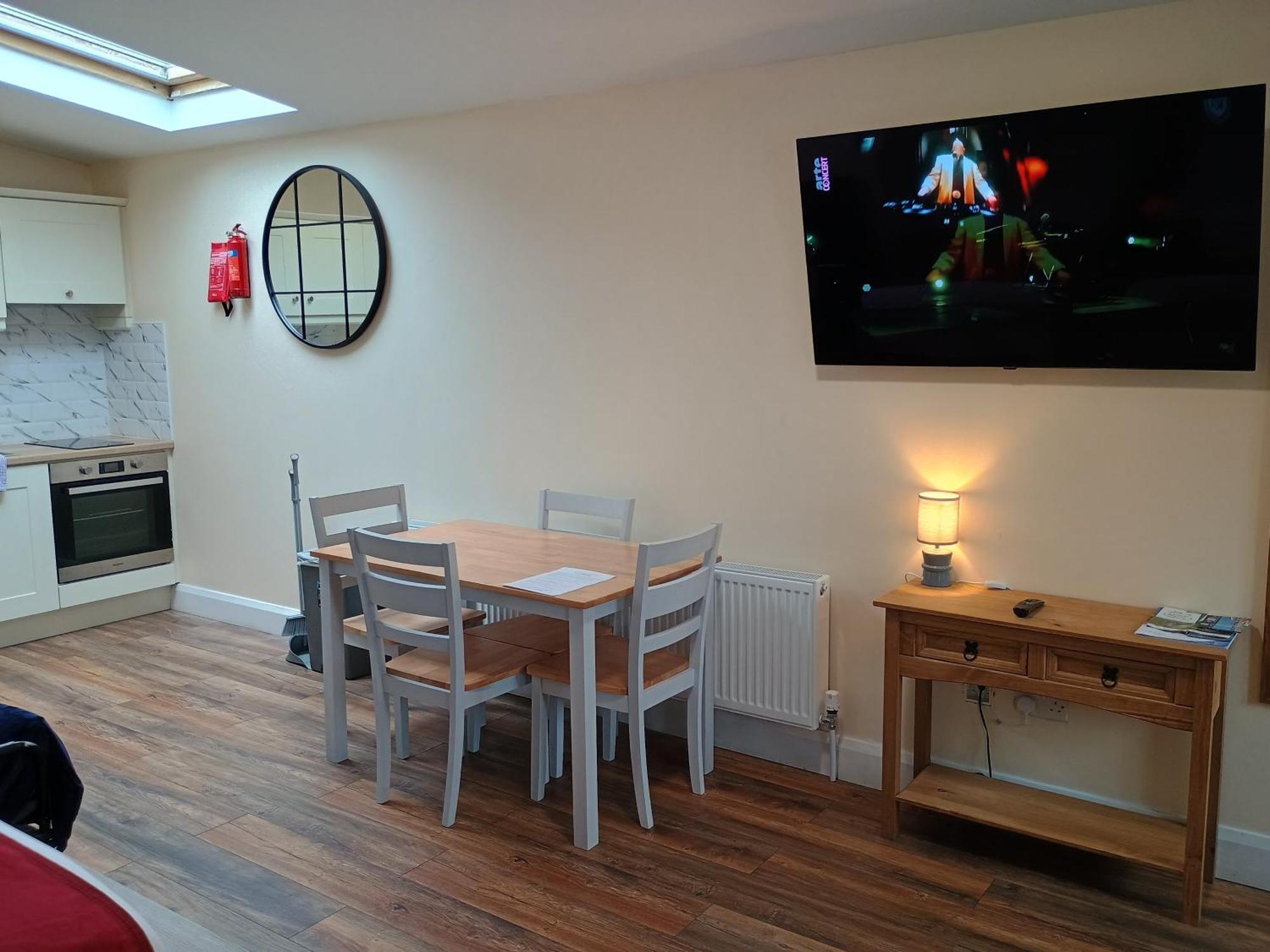 Matty'S Pub - Apartment'S Карлоу Номер фото